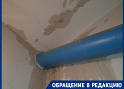 «В дождь такое бывает», – аварийная служба не смогла помочь волжанке с протекающей крышей
