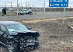 Двое детей и взрослые пострадали в столкновении иномарок под Волгоградом