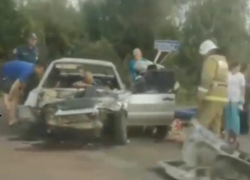 На трассе в Волгоградской области страшное ДТП: авария попала на видео