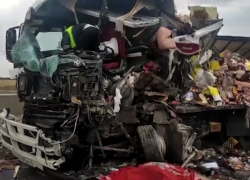 Под Волгоградом водители двух фур погибли в лобовом столкновении