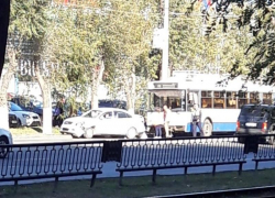 Тройное ДТП с троллейбусом произошло в Краснооктябрьском районе Волгограда 