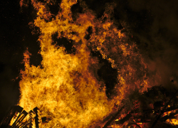 Коварным поджигателем иномарки волгоградца оказался его 17-летний пасынок