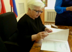 Под Волгоградом 70-летнюю депутата обвинили в нарушении закона за использование слов «хейт» и «хайп»