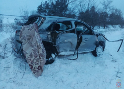 Женщина погибла, двое ранены на трассе в Волгоградской области
