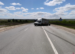 Под Волгоградом мужчина с ребенком пострадали в ДТП с "ГАЗелью"