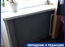 "У нас щеки красные от холода": слесарь снёс радиатор в многоэтажке в центре Волгограда и пропал