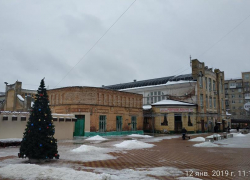 Исторические здания в центре Волгограда изуродуют унылым новостроем