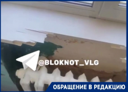 Жуткий туалет с оторванным подоконником показали в больнице Волгограда - видео