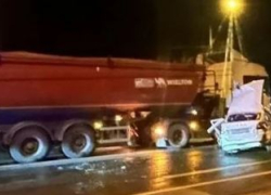 Девятимесячный и еще двое госпитализированы после жесткого ДТП легковушки с фурой на севере Волгограда