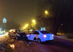 Пьяный водитель такси устроил ДТП в Волгограде