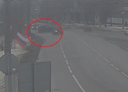 Chery Tiggo вынесло на встречку в центре Волгограда: треш-кадры пируэта 