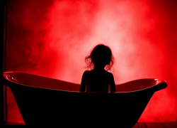 Пятилетняя девочка утонула в ванной из-за матери под Волгоградом 