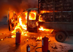 Полыхающую «Газель» тушили в Волгоградской области
