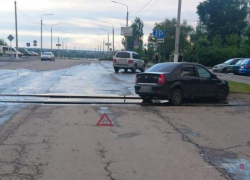 В центре Волгограда автомобилистка пострадала при столкновении Renault Logan с внедорожником Lexus 