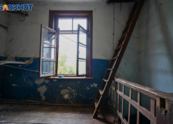 Ребенок выпал из окна пятого этажа в Волгограде