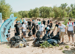  «Новые люди» провели субботник на берегу реки Волги в Волгограде