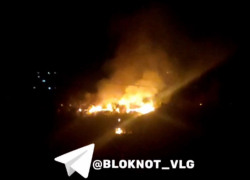 Едкий запах гари разбудил волгоградцев в Заканалье 