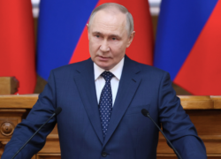 Поздравление Владимира Путина прозвучало на Параде Победы в Волгограде 