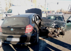 Лихач на BMW устроил аварию с двумя пострадавшими в Волжском