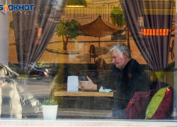 В центре Волгограда из кафе эвакуировали 15 человек во время пожара