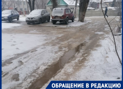 Рвотный рефлекс у волгоградцев вызывает затопленный канализацией двор