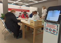 Сотни тысяч непривитых волгоградцев оказались под угрозой потери работы