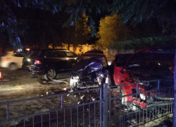 Забрали в больницу с рваной раной шеи: видео ДТП у завода «ПивоварЪ» в Волгограде