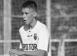 В тяжелом состоянии поступил к врачам умерший 16-летний футболист из Волгограда 