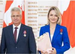 Яркая блондинка и статусный бизнесмен из волгоградской облдумы дослужились до орденов