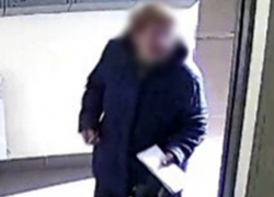 Волжане по видео определили, кто справляет малую нужду в подъезде