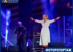 Валерия - на сцене, Иосиф - фотографирует: концерт на набережной в Волгограде собрал 100 тысяч зрителей