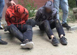 Юные москвичи приехали в Волгоград грабить магазины: появилось видео задержания