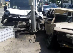 Водитель «девятки» врезался в маршрутку 3С в Волгограде, 4 человека пострадали: опубликовано видео