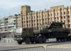 Военную технику привезли в центр Волгограда – видео 