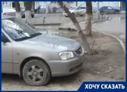 Выбраться из грязи мечтают жители двора на Спартановке в Волгограде