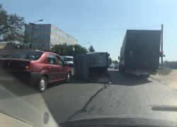 В Волжском на дороге перевернулась "буханка"