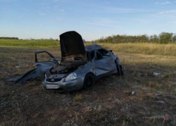 Пассажирка умерла в перевернувшейся Lada на трассе в Волгоградской области: три человека в больнице