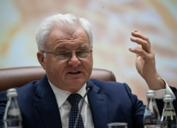 «Это грозит подорожанием продуктов»: Владимир Плотников призвал в Госдуме остановить рост цен на топливо