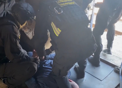 Задержание двоих гаражных вымогателей под Волгоградом попало на видео