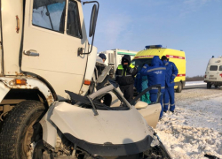 В жутком массовом ДТП под Волгоградом грузовик раздавил 38-летнего водителя