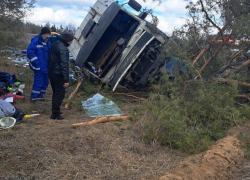 Водитель грузовика загадочно исчез после опрокидывания на волгоградской трассе