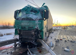 Фура протащила светофор вблизи Волгограда