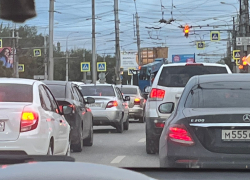 Волгоград поставили в семибалльную пробку не успевшие купить подарки мужчины