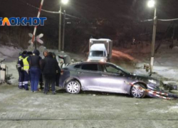 KIA снесла работника на переезде в Волгограде: женщину спасают в реанимации