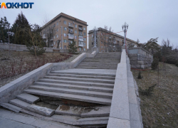 Капремонт трех только отремонтированных лестниц срочно готовят в Волгограде после позорного обвала ступеней у амфитеатра