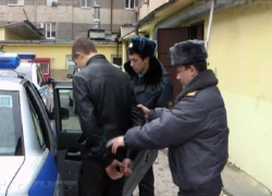 Школьники украли деньги, колбасу и пельмени на привокзальной площади под Волгоградом ﻿