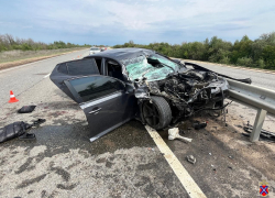 Фура раздавила иномарку с детьми под Волгоградом