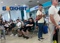 "Ждем как бараны у ворот": в Волгограде трижды перенесли рейс на Москву