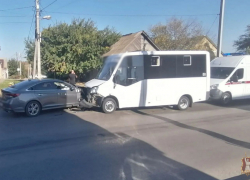 Восемь пассажиров маршрутки пострадали в Волгограде