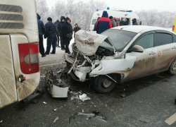 Последствия ДТП с пассажирским автобусом в Волгоградской области попали на видео: пять пострадавших